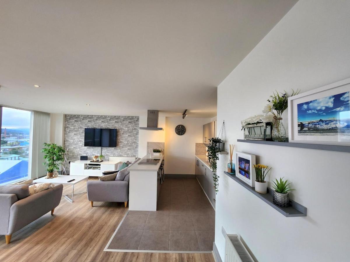 Appartement Pass The Keys Stunning Penthouse With Balcony Sunset Views à Belfast Extérieur photo